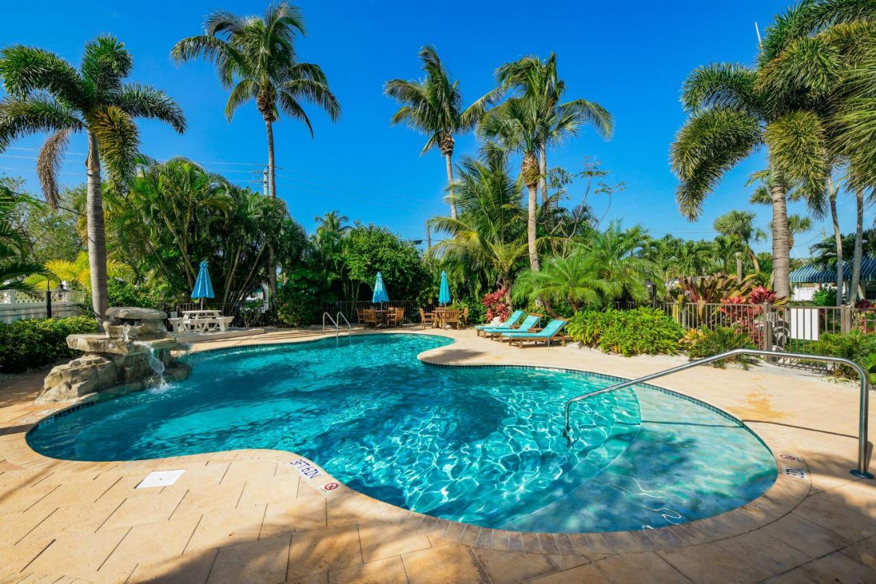 Tropical Breeze Resort Sarasota Exterior photo